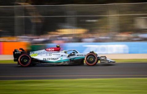 百家乐-规则改革让梅赛德斯遇困境 汉密尔顿重演2009惨剧