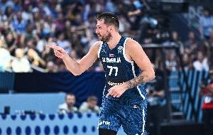 东契奇已参加三届欧锦赛 出道即巅峰夺冠 近两次皆止步八强