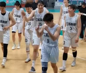 两战净胜135分！两米高塔稳定发挥又冒尖 26岁夺AMVP也难入女篮一队